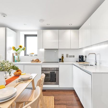 לונדון Modern Luxe Apt Just 10 Mins From Tower Bridge! Easy Access To Tube And Bus מראה חיצוני תמונה