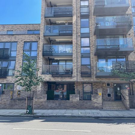 לונדון Modern Luxe Apt Just 10 Mins From Tower Bridge! Easy Access To Tube And Bus מראה חיצוני תמונה