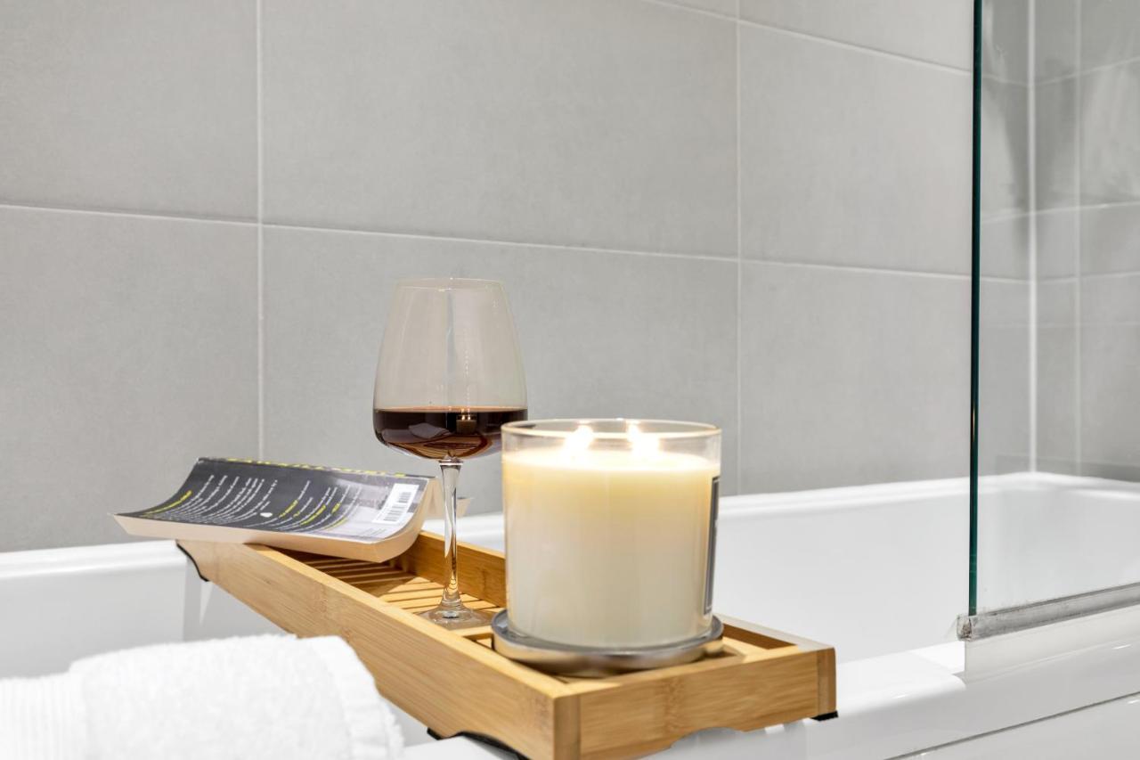לונדון Modern Luxe Apt Just 10 Mins From Tower Bridge! Easy Access To Tube And Bus מראה חיצוני תמונה