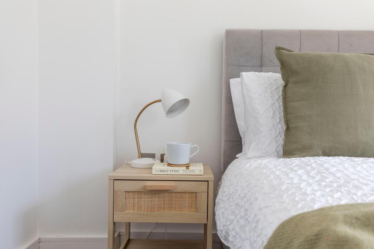 לונדון Modern Luxe Apt Just 10 Mins From Tower Bridge! Easy Access To Tube And Bus מראה חיצוני תמונה