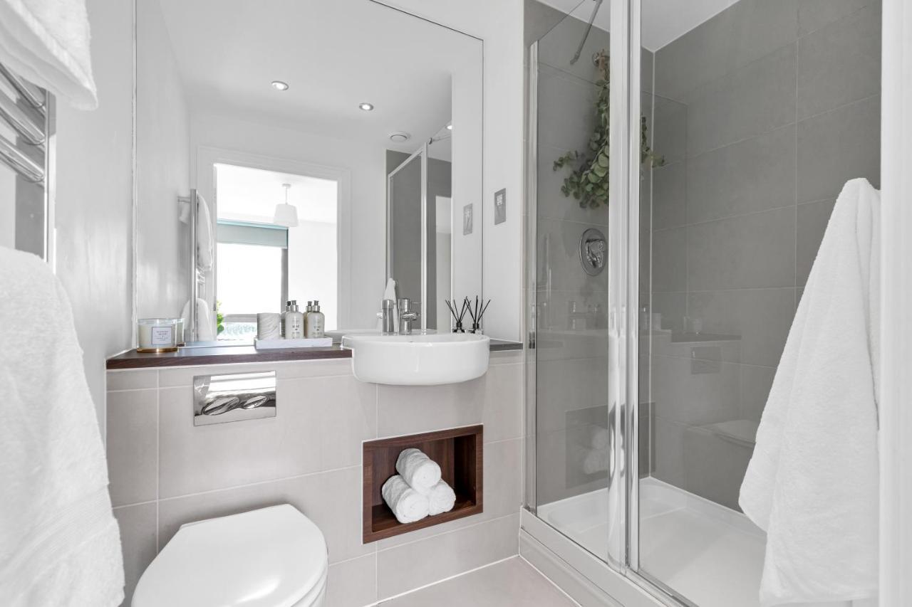 לונדון Modern Luxe Apt Just 10 Mins From Tower Bridge! Easy Access To Tube And Bus מראה חיצוני תמונה