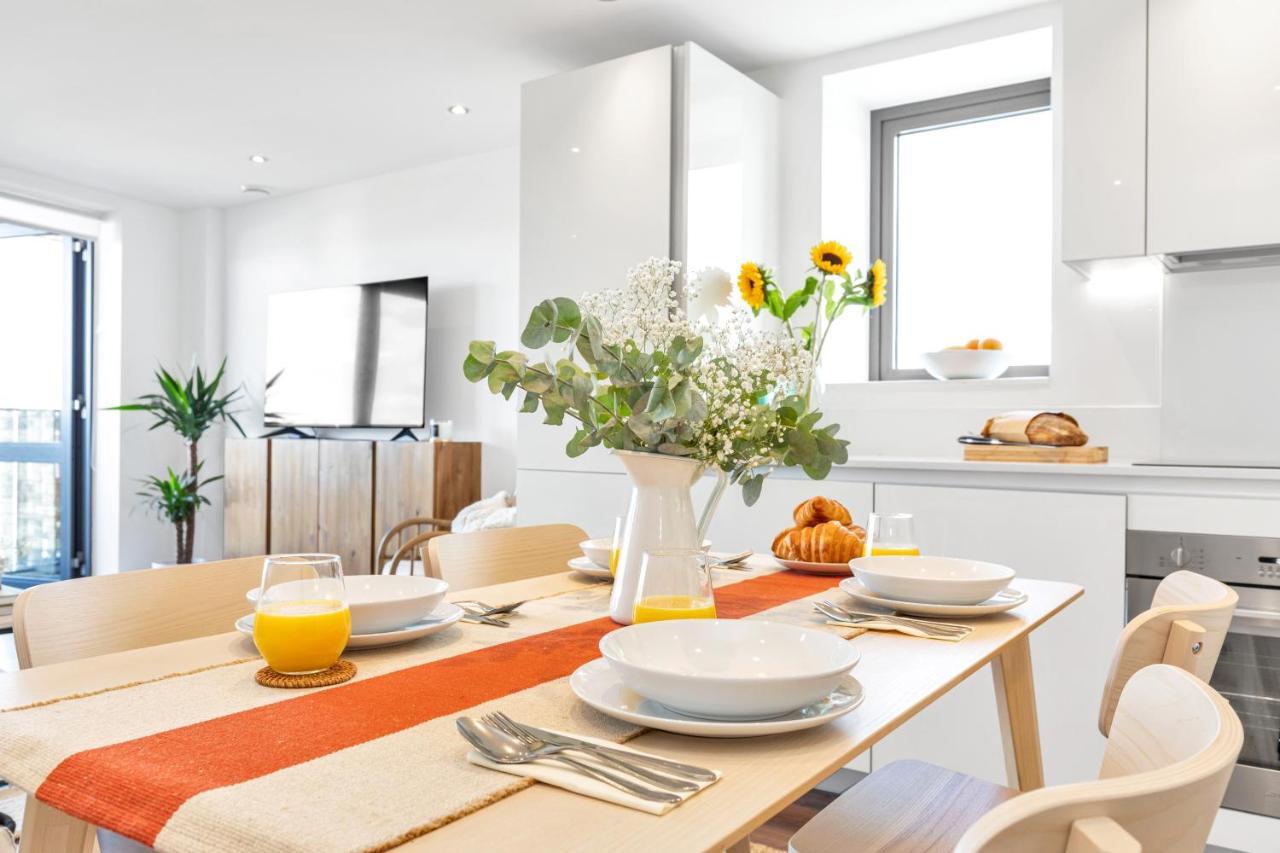 לונדון Modern Luxe Apt Just 10 Mins From Tower Bridge! Easy Access To Tube And Bus מראה חיצוני תמונה
