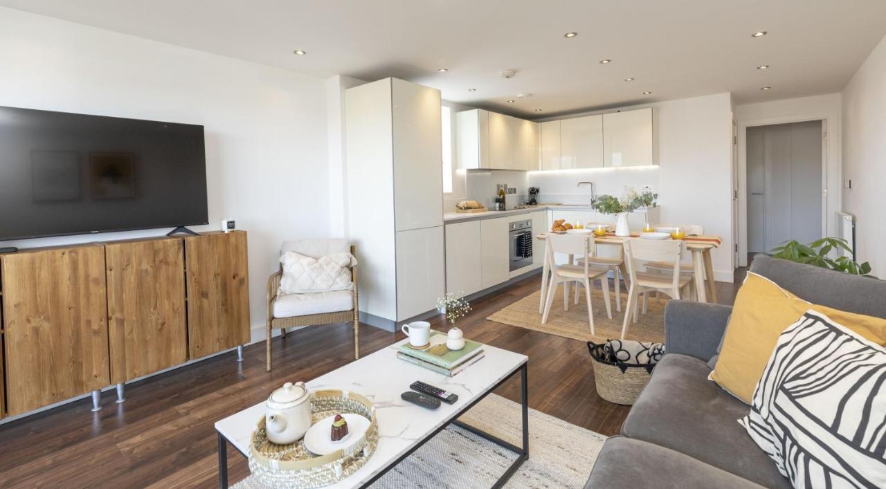 לונדון Modern Luxe Apt Just 10 Mins From Tower Bridge! Easy Access To Tube And Bus מראה חיצוני תמונה