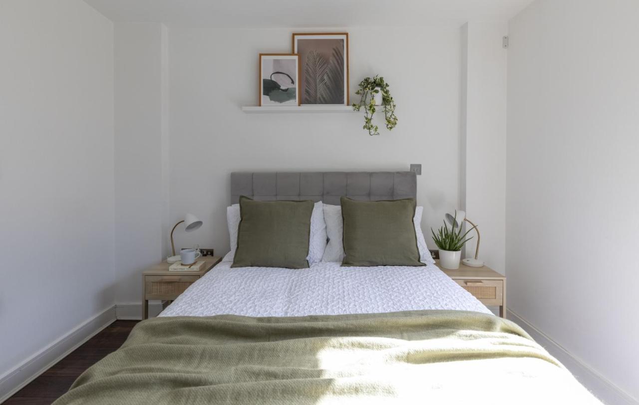 לונדון Modern Luxe Apt Just 10 Mins From Tower Bridge! Easy Access To Tube And Bus מראה חיצוני תמונה