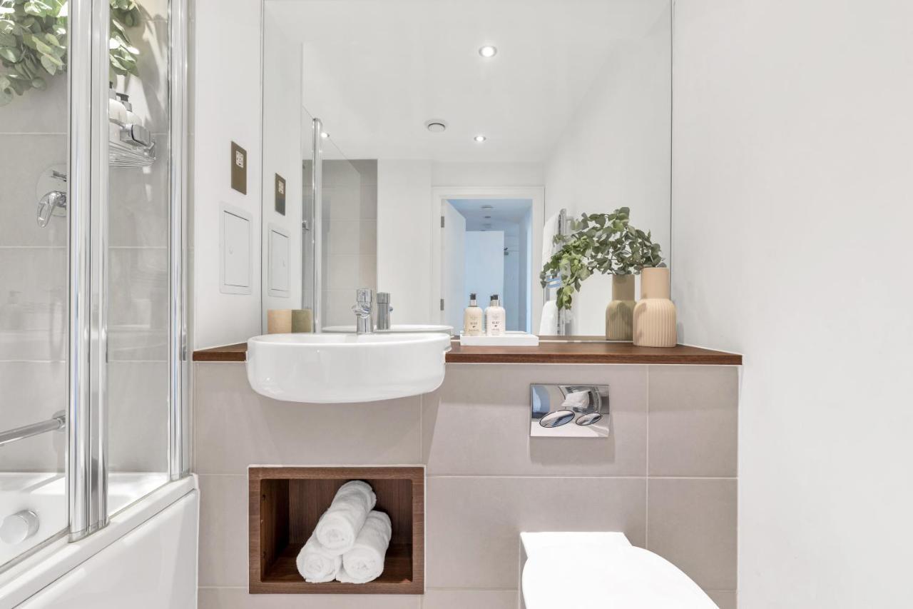 לונדון Modern Luxe Apt Just 10 Mins From Tower Bridge! Easy Access To Tube And Bus מראה חיצוני תמונה